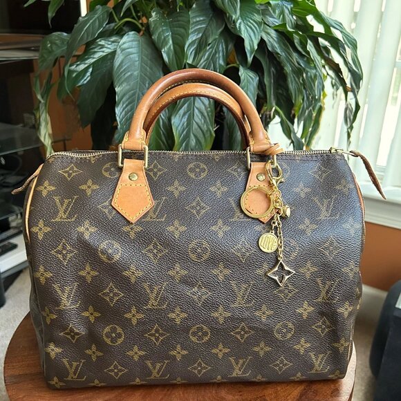 LOVE and CLOVER Bag Charm Gold Tone💕 - Picture 5 of 9